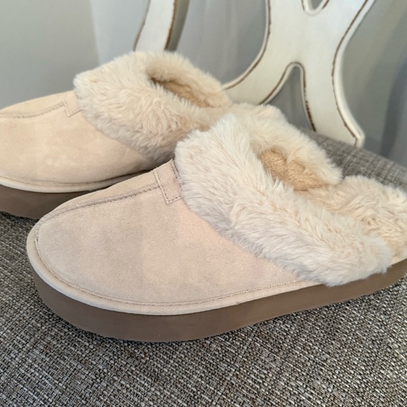 Joyspun Shoes - Cozy Cream Women's Slippers with Faux Fur